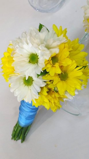 1 bridal bouquet Daisies for Me - Click Image to Close